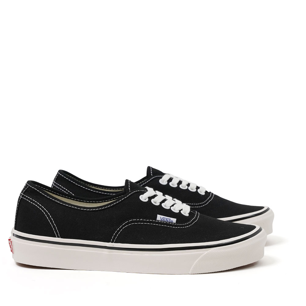 AUTHENTIC 44 DX BLACK VN0A38ENMR2