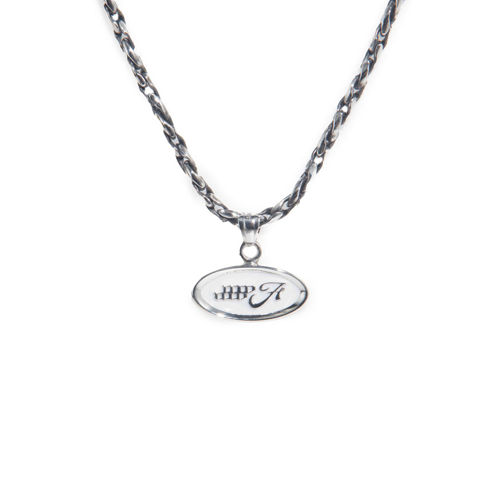 EMBLEM NECKLACE SILVER WHITE